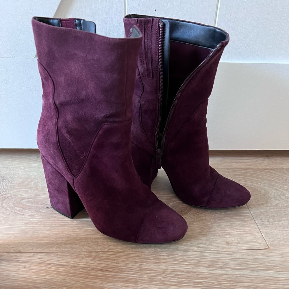 Like new purple boots size 6